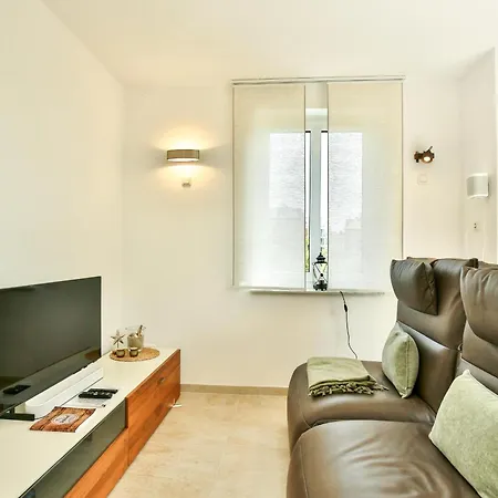 Haus Duenenblick 6 *